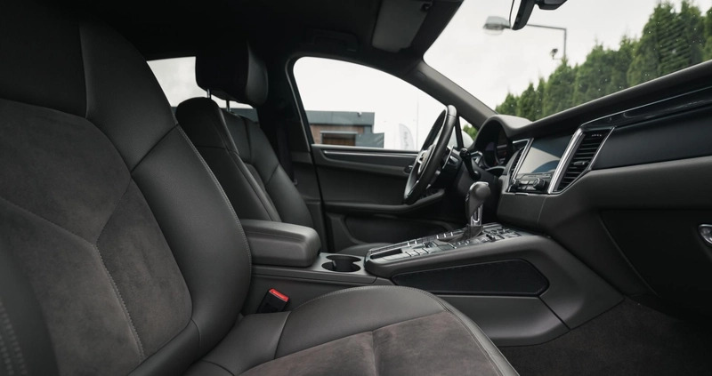 Porsche Macan cena 161990 przebieg: 111600, rok produkcji 2017 z Radków małe 742
